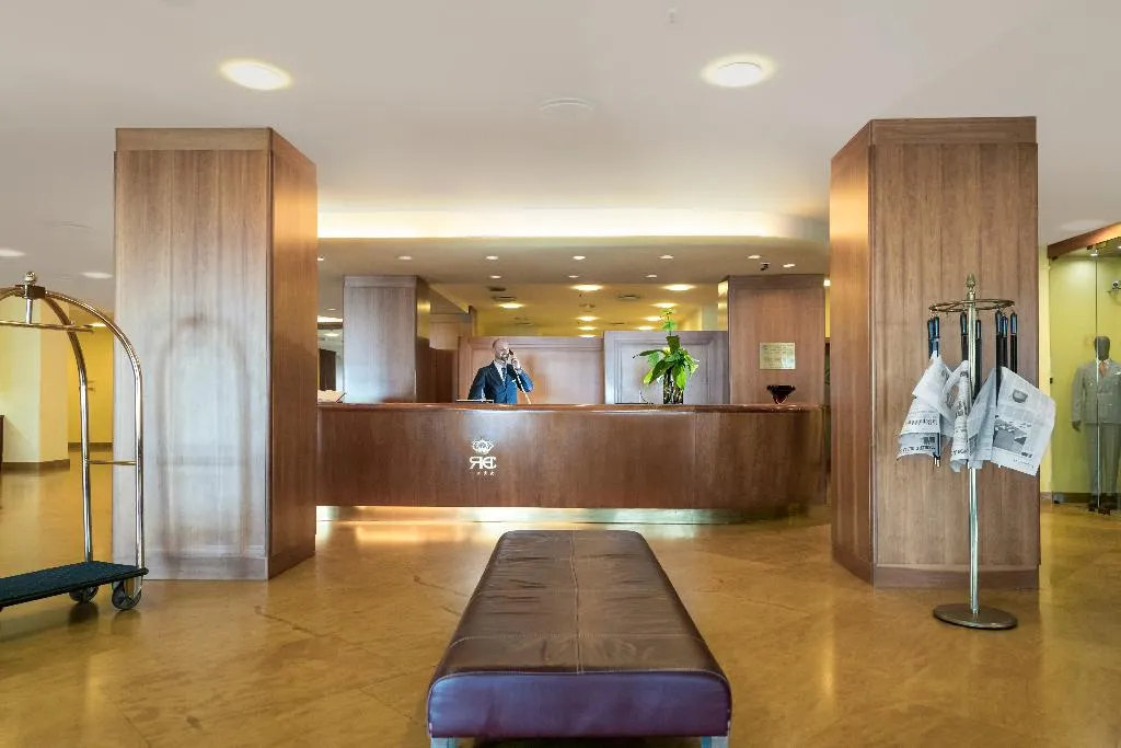 Lobby, Royal Continental, Naples