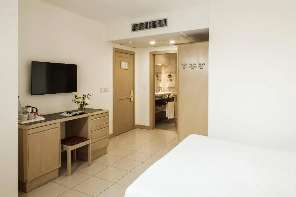 FAMILY ROOM TWO DOUBLE BEDS Room, Diplomat, Malta
