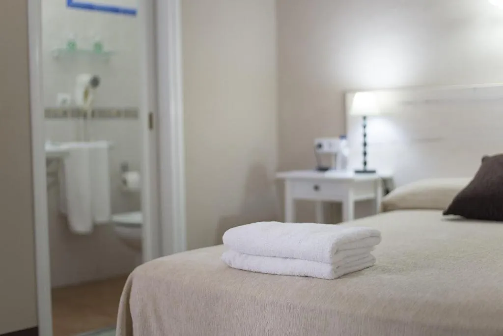 Room, Hostal L'Estrella, Costa Brava