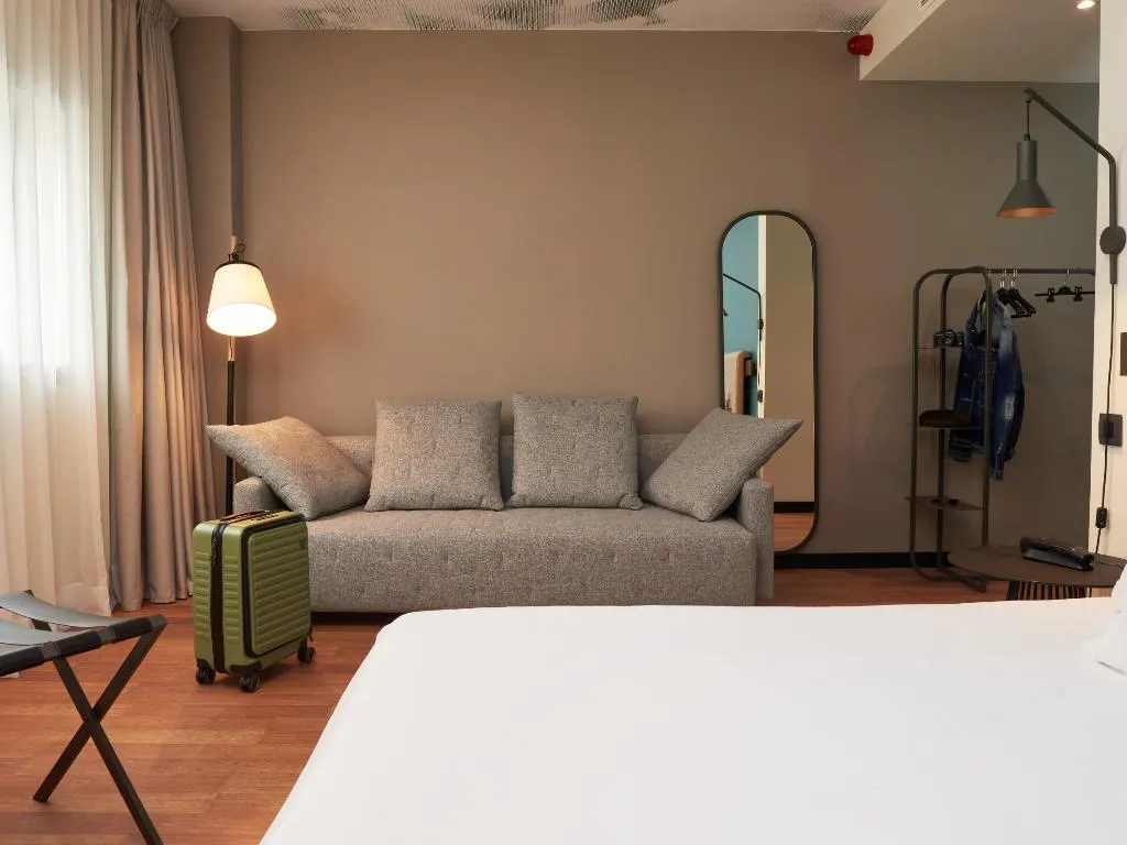 DOUBLE Accessible SUPERIOR Room, Ibis Madrid Aeropuerto Barajas, Madrid