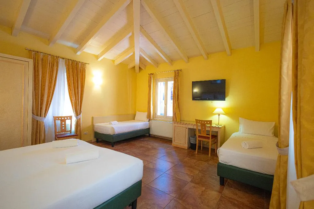 QUADRUPLE CLASSIC Room, LVG Hotel Collection - Belvedere San Gottardo, Milan