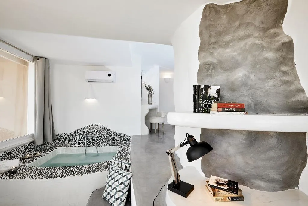 SUITE WITH PRIVATE POOL Room, Suites of the Gods Cave Spa, Santorini