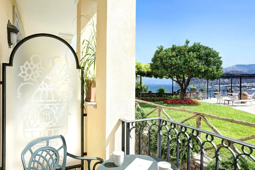 DOUBLE DELUXE PARTIAL OCEAN VIEW Room, Grand Hotel Capodimonte, Naples