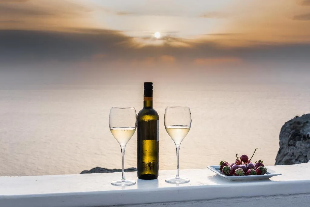 SUITE WITH JACUZZI Room, Hyperion Oia Suites, Santorini