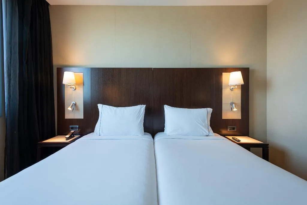 JUNIOR SUITE CAPACITY 3 Room, Leonardo Royal Hotel Barcelona Forum, Barcelona