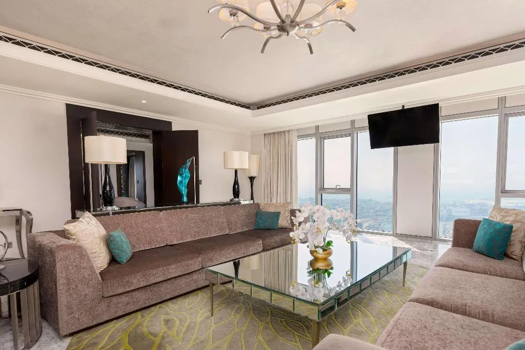 SUITE CAPACITY 8 Room, Hilton Dubai Al Habtoor City, Dubai