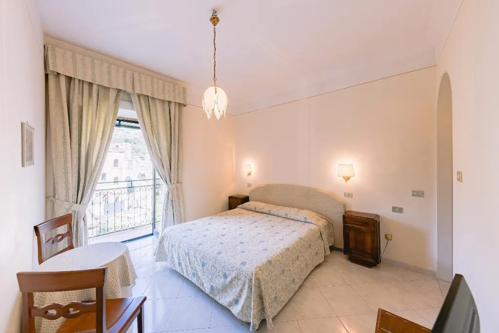 DOUBLE SUPERIOR WITH BALCONY Room, Hotel Toro, Naples