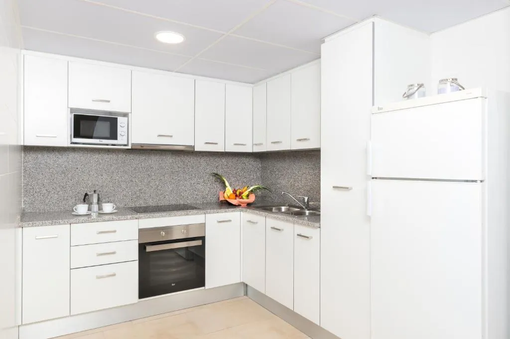 APARTMENT CAPACITY 8 THREE BEDROOMS Room, Apartaments Condado, Costa Brava