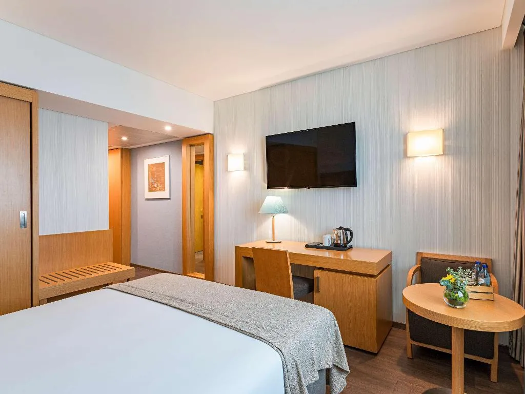 DOUBLE PREMIUM Room, Mercure Lisboa Almada Hotel, Lisbon