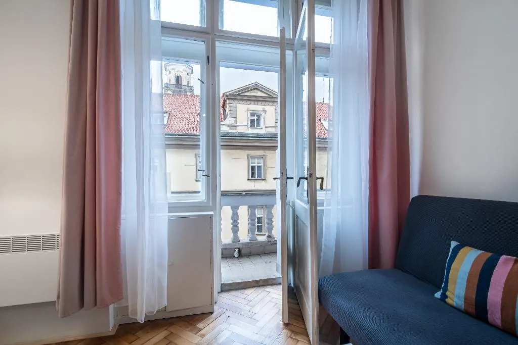 APARTMENT Private external bathroom Room, Royal Road Residence, Prague
