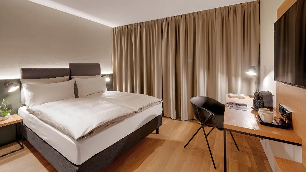 DOUBLE PREMIUM Room, the YARD Berlin, Berlin