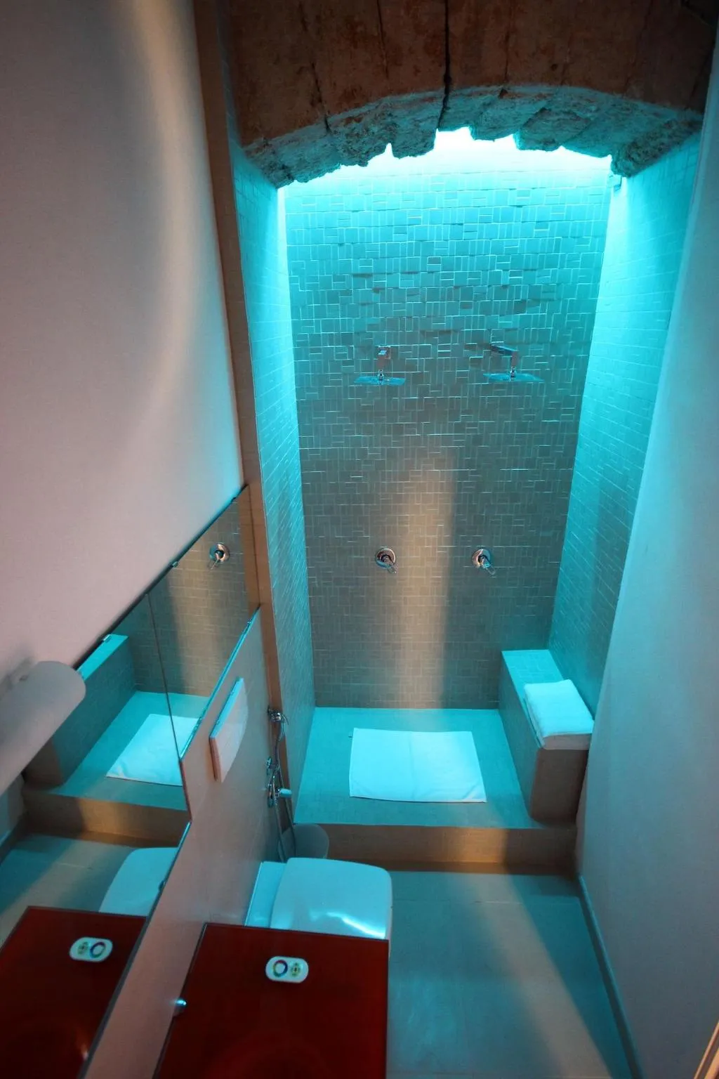 Room, Khalisah, Palermo