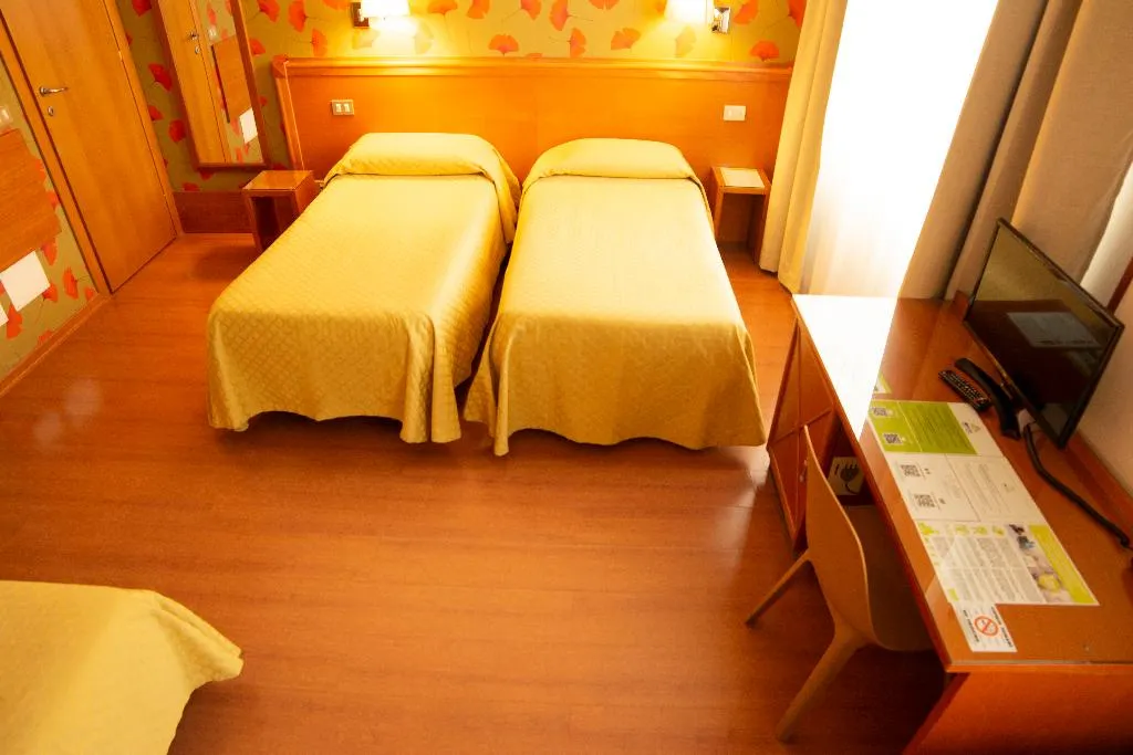 QUADRUPLE STANDARD Room, Eco Hotel Milano & Bioriso Restaurant, Milan