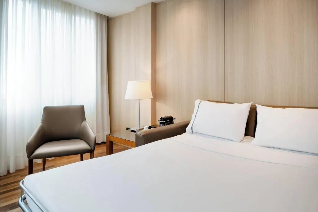 JUNIOR SUITE KING SIZE BED Room, AC Málaga Palacio, Costa Del Sol