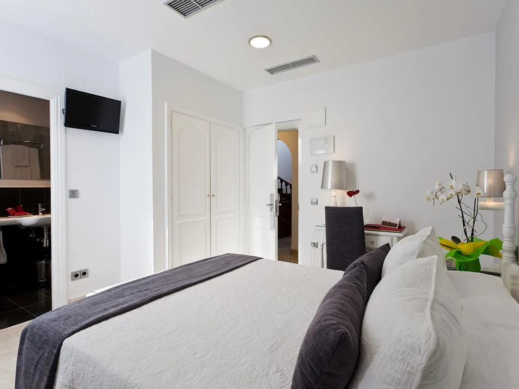Room, Carlos V, Madrid