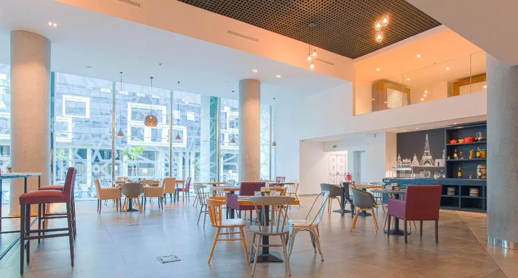 Restaurant, Campanile Casablanca Centre Ville, Casablanca