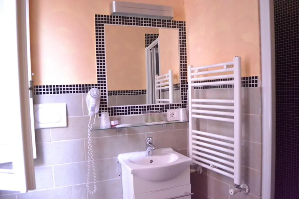 Room, Tiburtina House, Rome