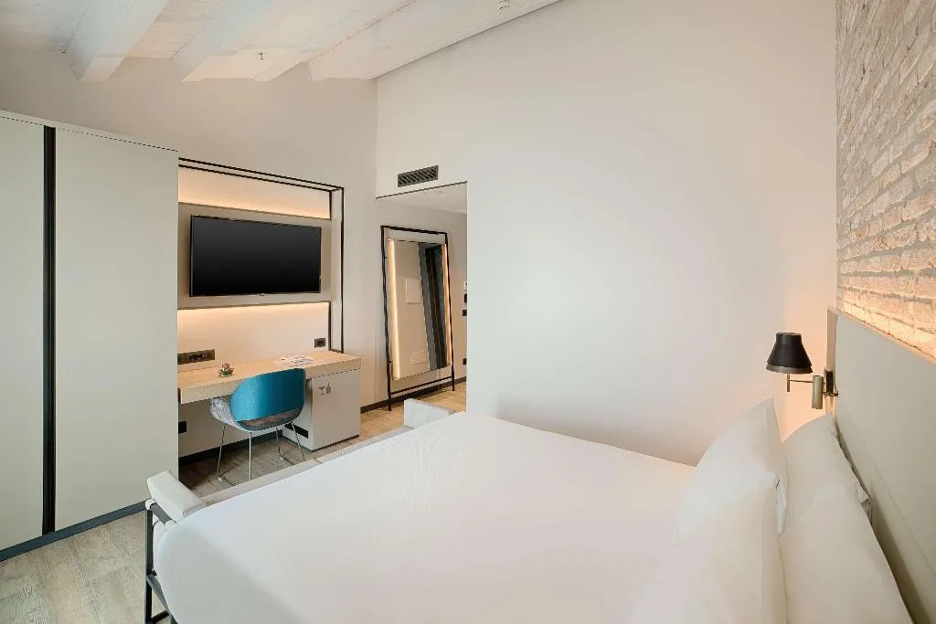 DOUBLE PREMIUM Room, NH Collection Venezia Murano Villa, Venice