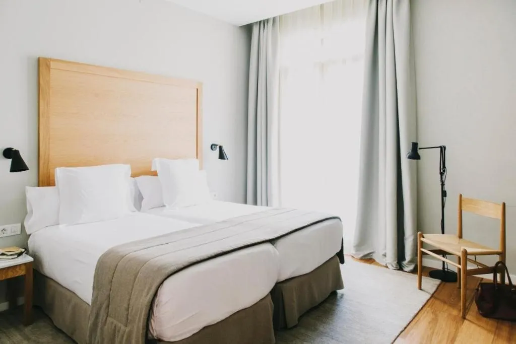 Room, Regina, Barcelona