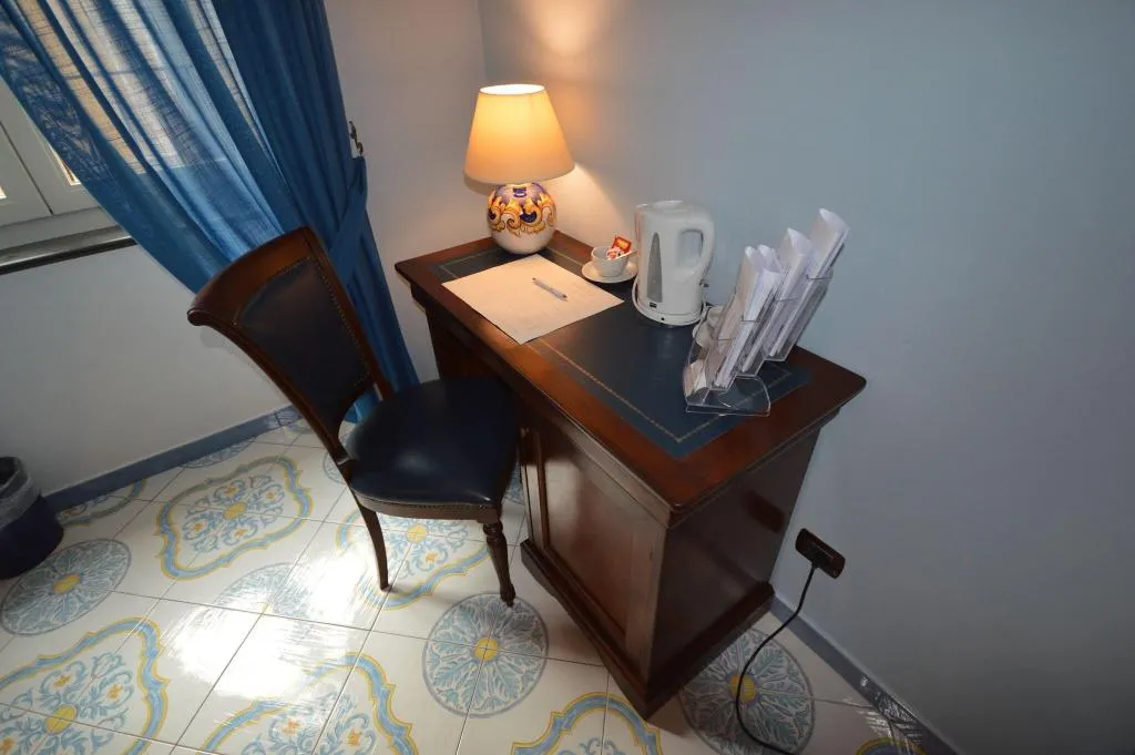 DOUBLE QUEEN SIZE BED Room, B&B Palazzo Pisani, Naples
