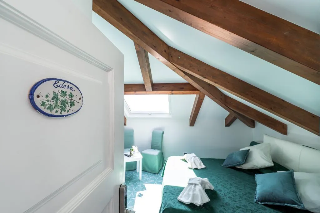 JUNIOR SUITE STANDARD Room, Hotel Villa Annalara, Naples