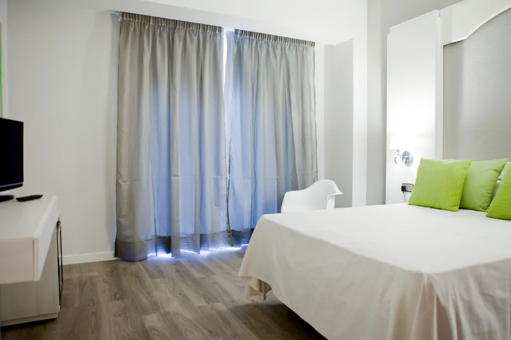 Room, Mir Octavio, Costa De La Luz
