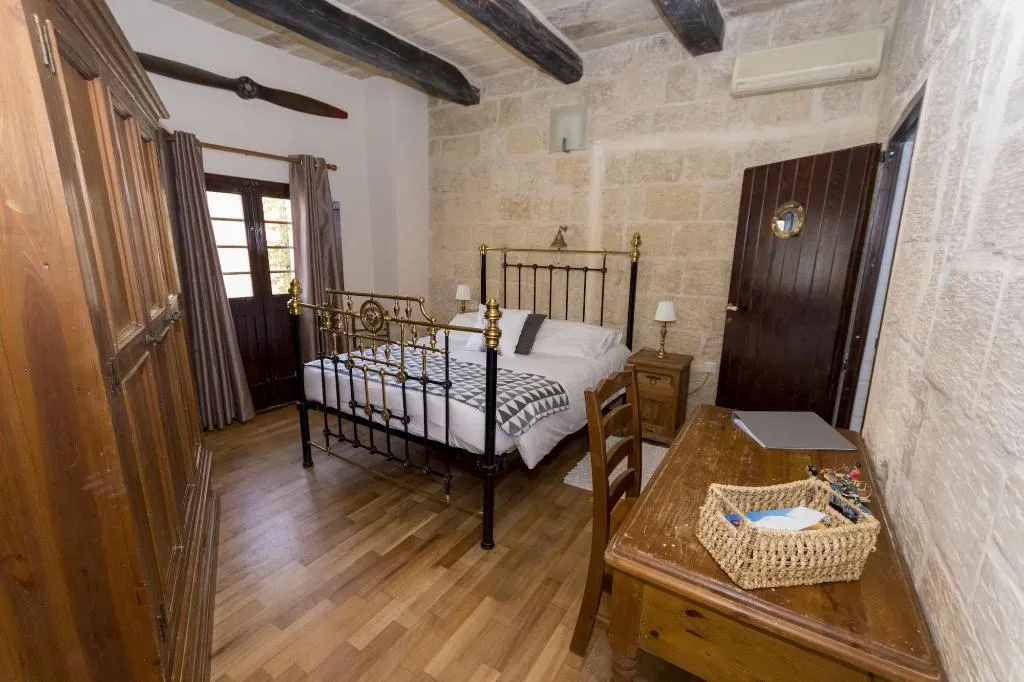 Room, The Burrow Guest House, Malta
