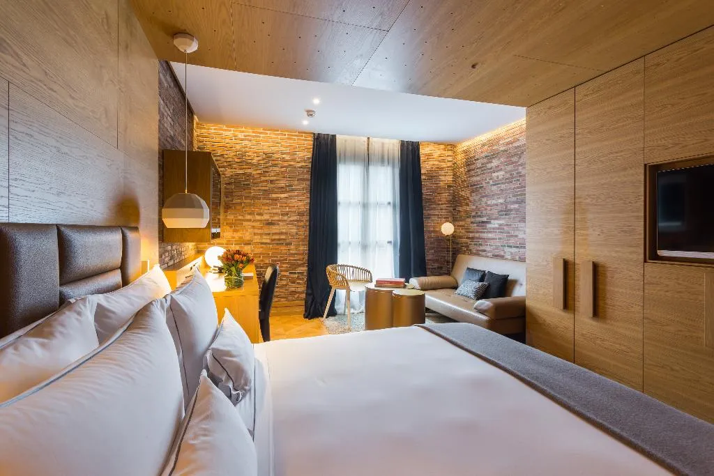 JUNIOR SUITE CAPACITY 3 Room, Monument Hotel, Barcelona