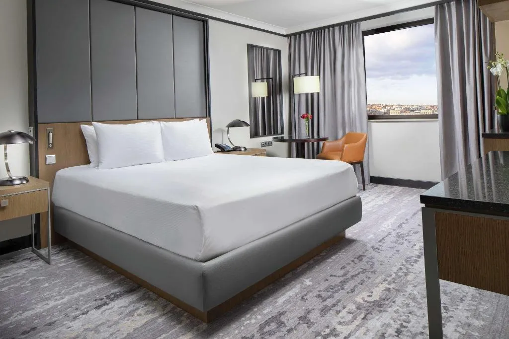 SUITE KING SIZE BED Room, Hilton Prague Atrium, Prague