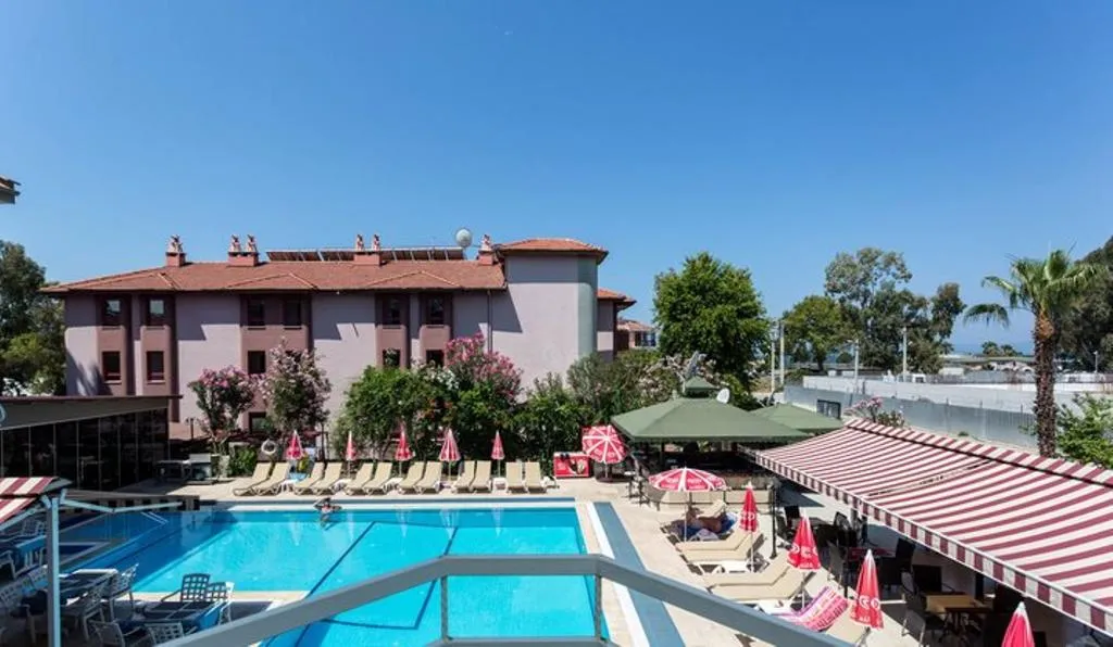 Pool, Remer, Dalaman