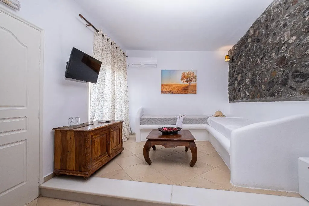 FAMILY ROOM WITH VIEWS Room, Loucas On The Cliff, Santorini