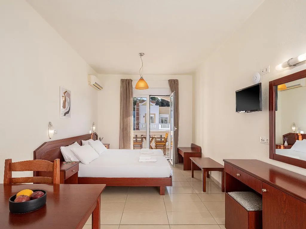 STUDIO DELUXE POOL VIEW Room, Artemis Apartments, Crete