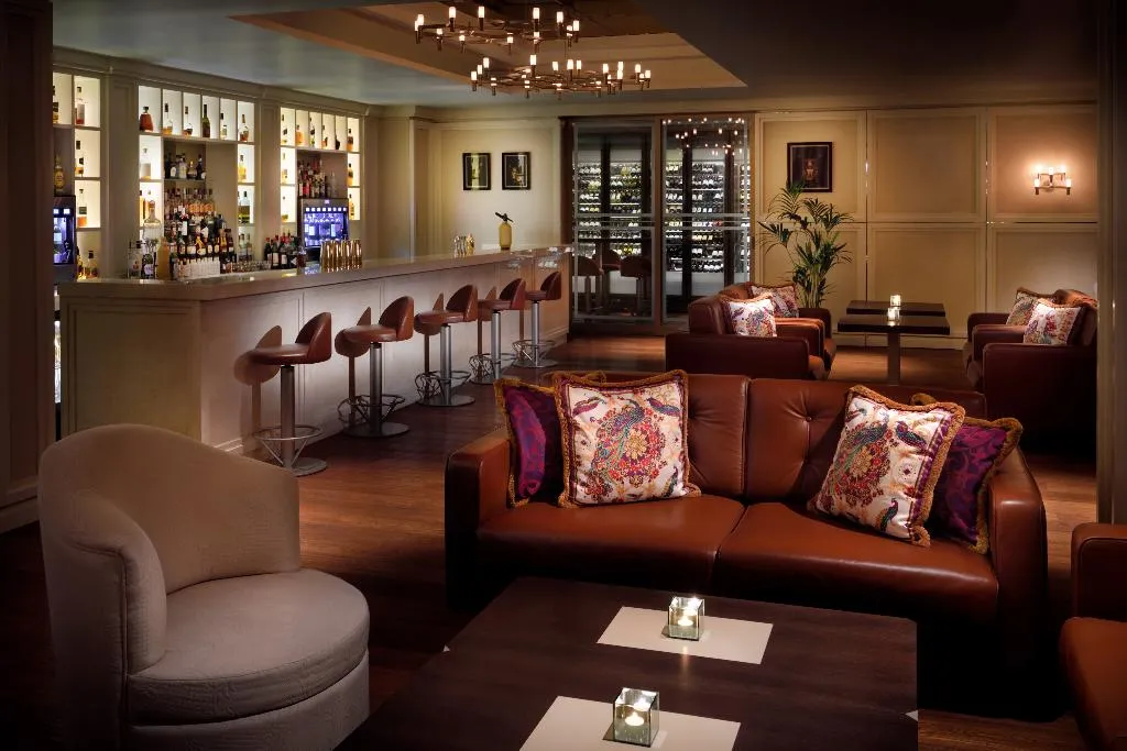 Bar, Palazzo Versace Dubai, Dubai
