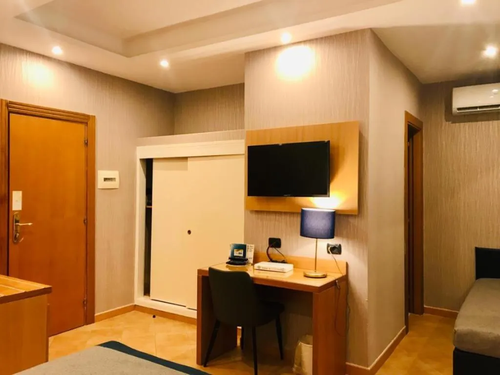 Double or Twin STANDARD Room, American Hotel, Naples