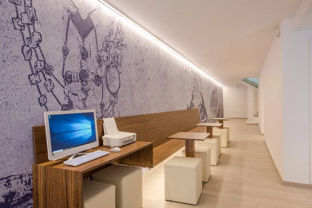 Lobby, Los Angeles, Ibiza