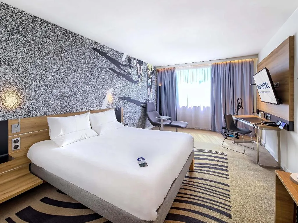 DOUBLE EXECUTIVE QUEEN BED Room, Novotel Krakow Centrum, Krakow