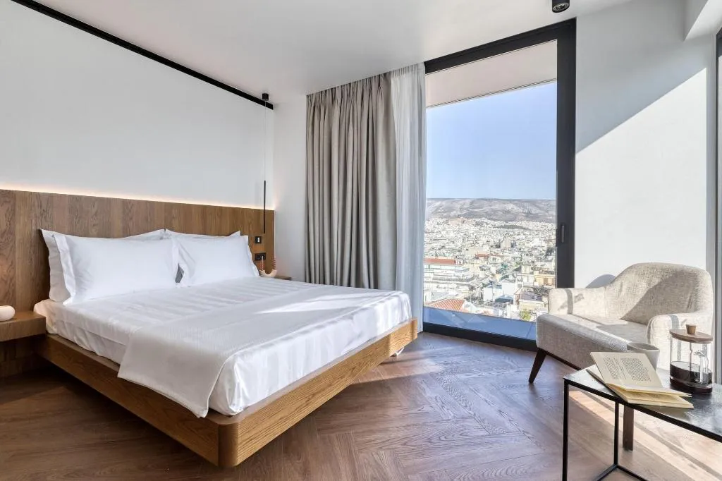 Room, Neoma, Athens