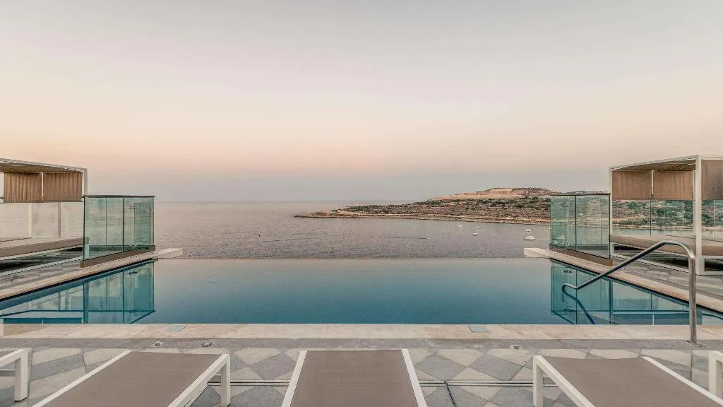 Pool, Ax Odycy, Malta
