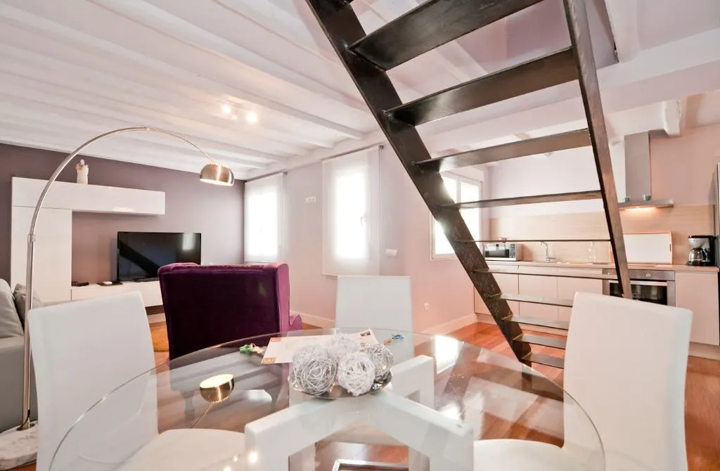 APARTMENT DUPLEX Room, Smartr Madrid Atocha, Madrid