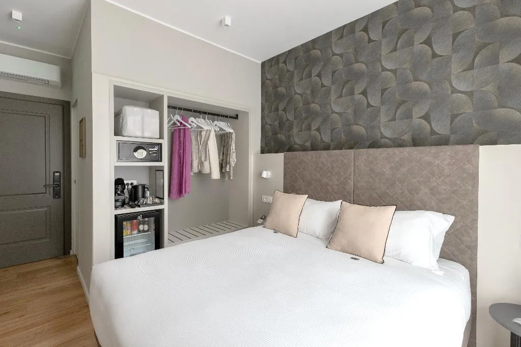 Double or Twin SUPERIOR WITH BALCONY Room, Ah - Duomo Signature, Milan