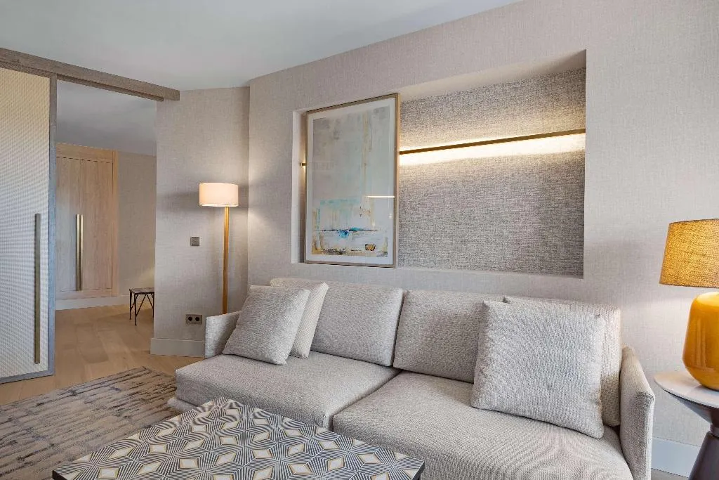 SUITE KING SIZE BED Room, Hilton Mallorca Galatzo, Majorca
