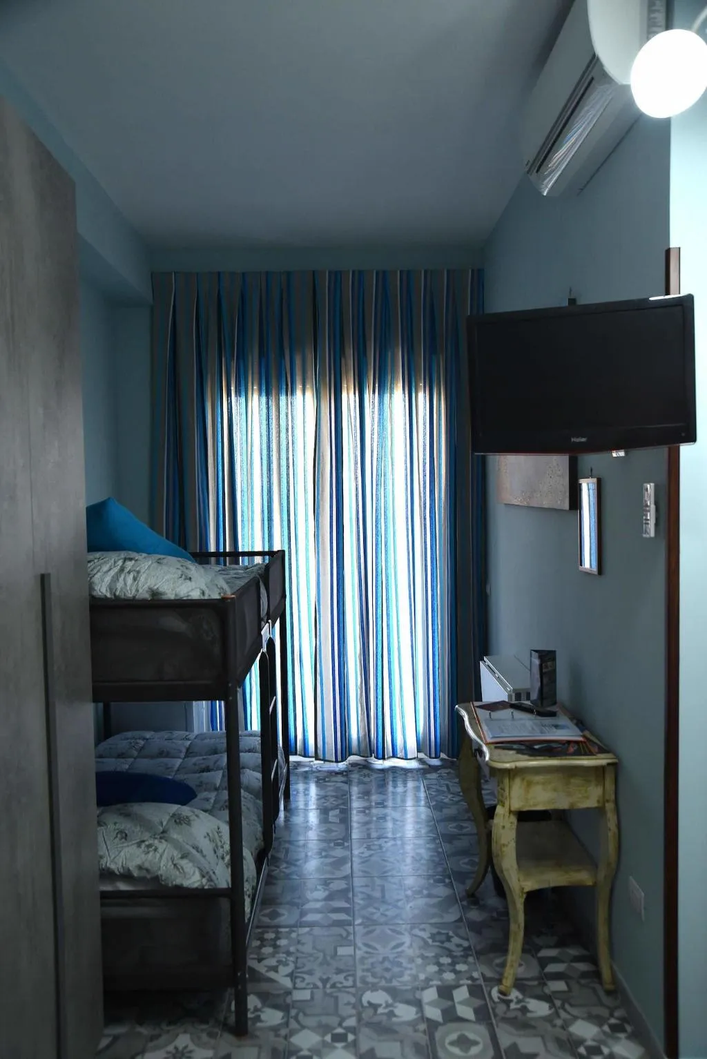 Room, B&B Le Cycas, Naples