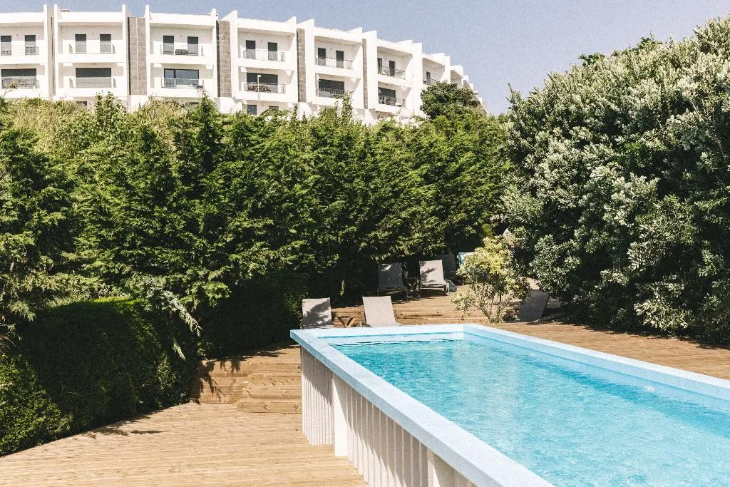 Pool, You and the sea, Lisbon