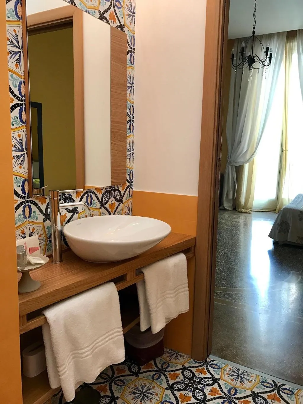 Room, B&B Orsini46, Naples