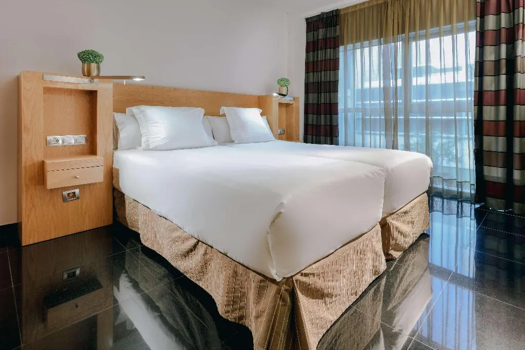 Room, Hesperia Fira Apartments, Barcelona
