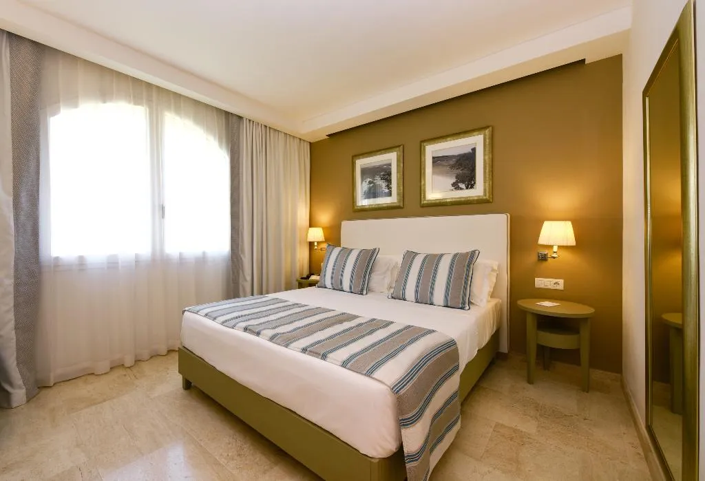 DOUBLE CLASSIC GARDEN VIEW Room, Grand Hotel Cannigione 5*L, Olbia