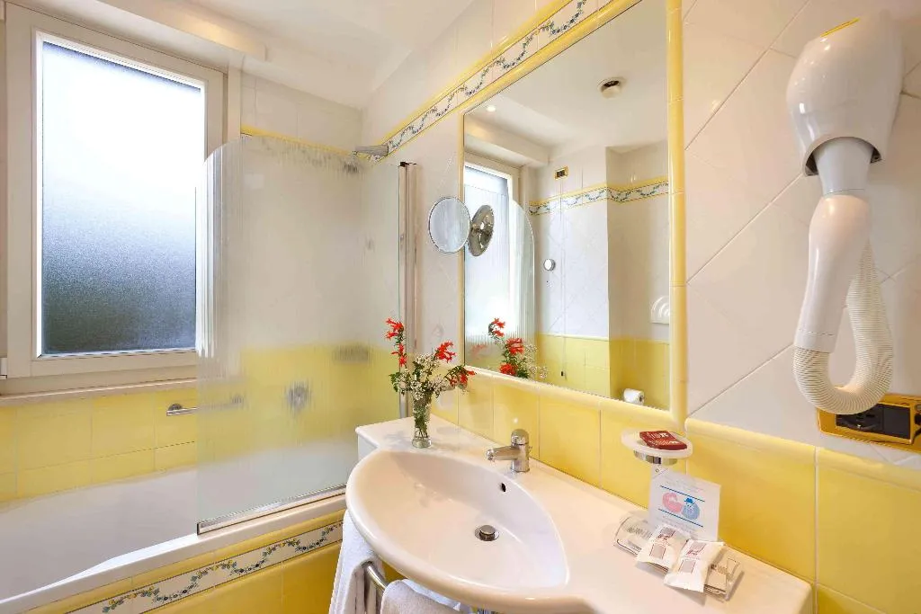 Room, Continental, Naples