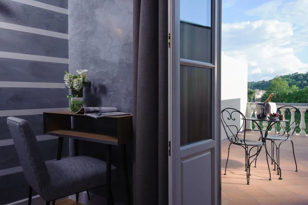 DOUBLE PREMIUM Room, Hotel Lungarno Vespucci 50, Florence