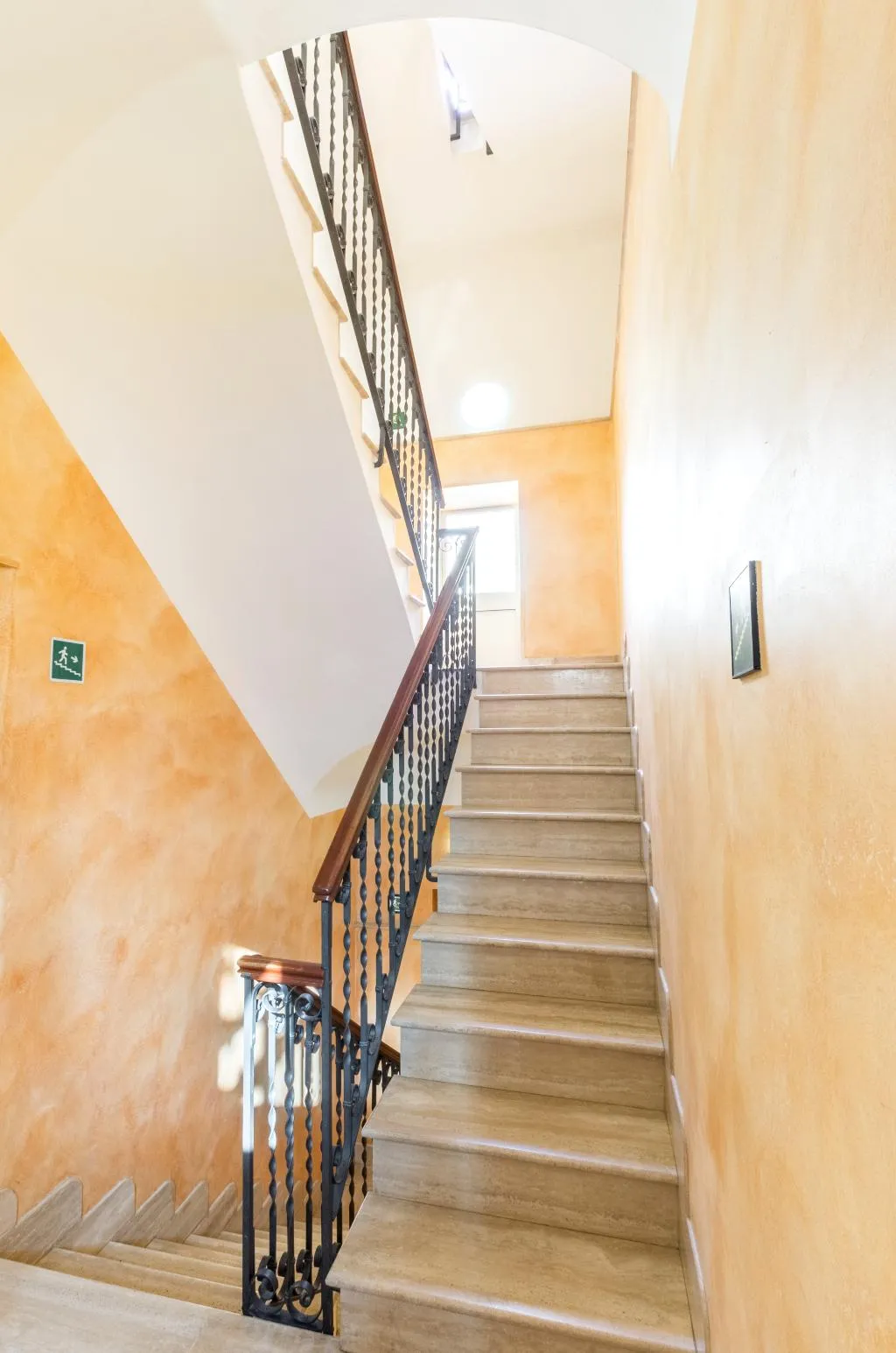 Lobby, Tempio di Pallade, Rome