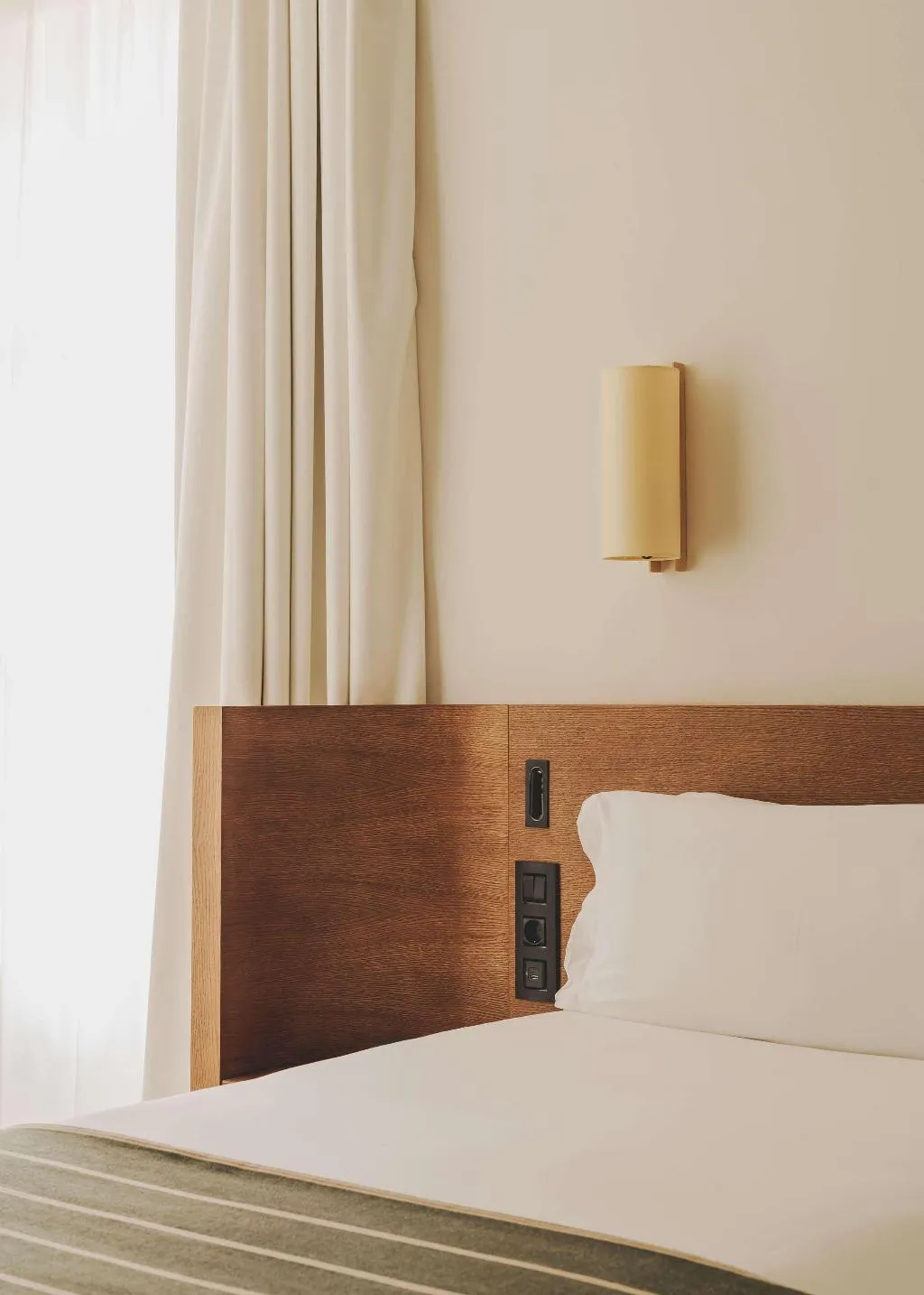 Room, Regina, Barcelona